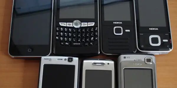 Smartphone sales posted their first-ever decline in Q4 of last year