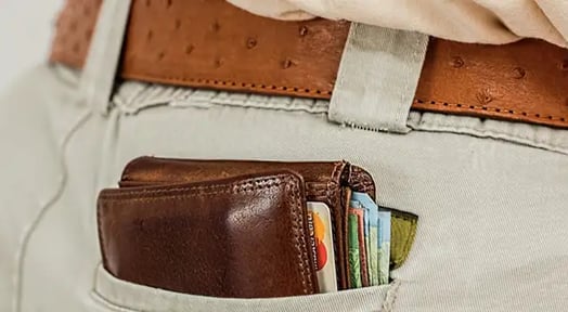 Obsessive phone scrolling is kicking off a pickpocket renaissance
