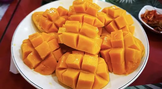 In the Philippines, mango merchants find themselves in a sticky situation