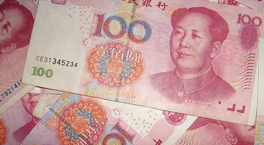 China responds to Trump’s tariff threat with an unprecedented drop in the yuan