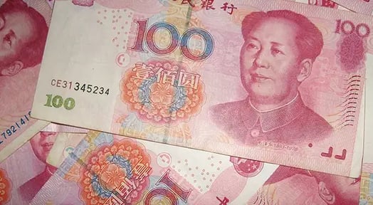 China responds to Trump’s tariff threat with an unprecedented drop in the yuan