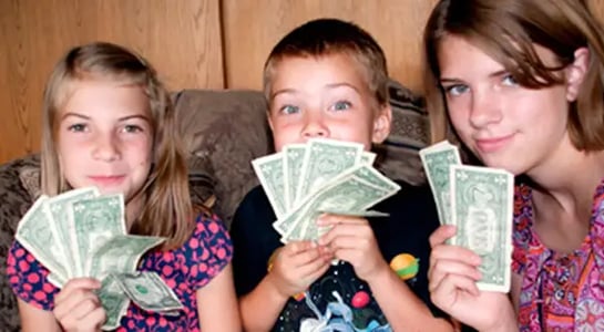 Mobile banking app Steps into a no-fee mobile bank account for teens