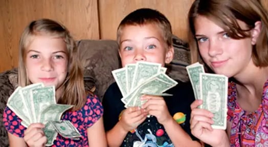 Mobile banking app Steps into a no-fee mobile bank account for teens
