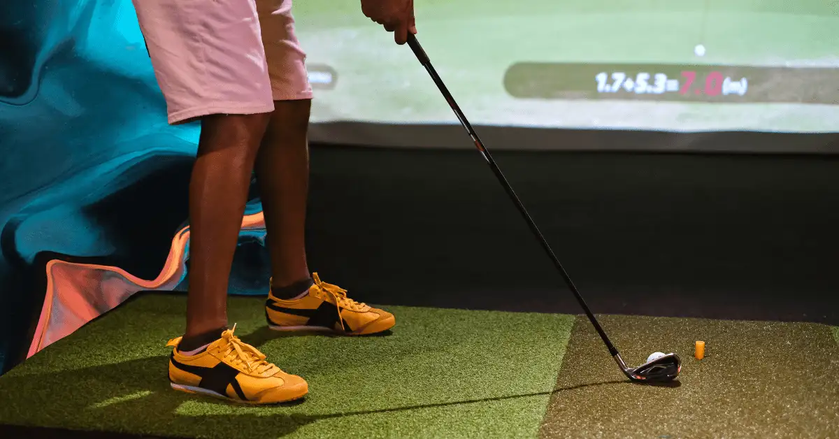 Indoor golf clubs bring the sport — and the schmoozing — inside